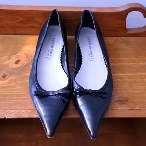 Kenneth Cole size 6.5 black heeled flats